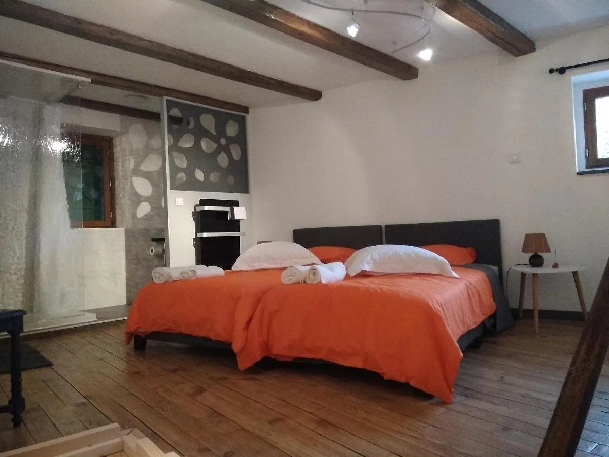 Au 339 Bed & Breakfast Ambleon France